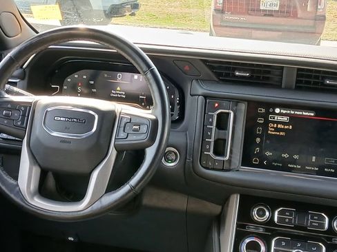 Used 2022 GMC Yukon XL Denali image 9