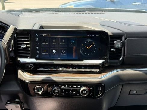 Used 2023 Chevrolet Silverado 1500 LT AWD/4WD image 14