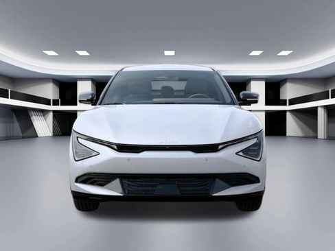 New 2025 Kia EV6 Wind RWD image 2