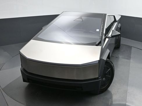 Used 2025 Tesla Cybertruck AWD Crew Cab image 41