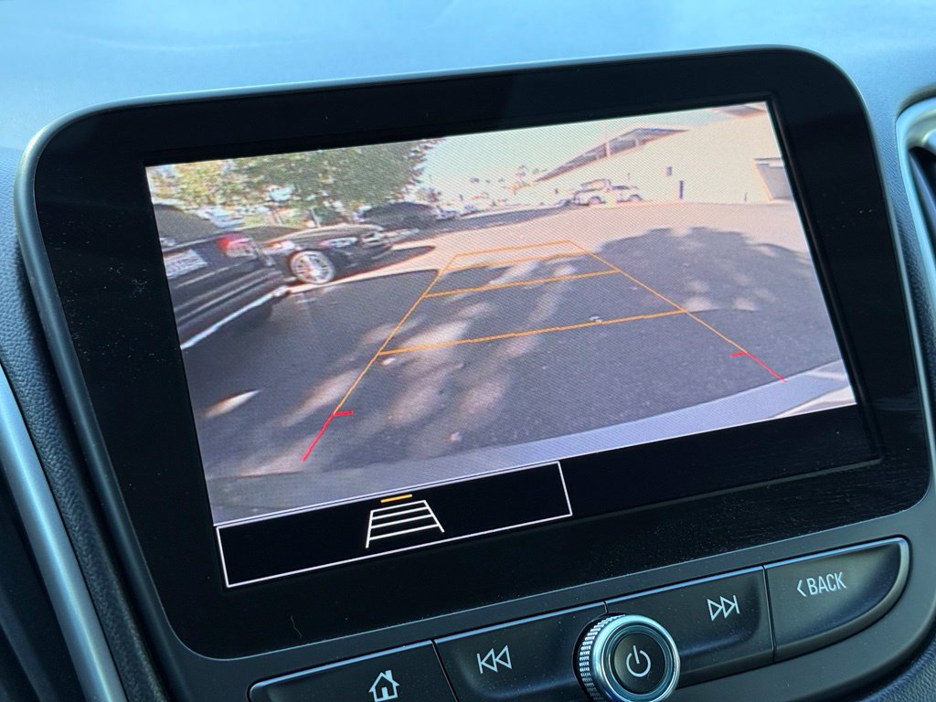 Used 2022 Chevrolet Malibu LT FWD image 3