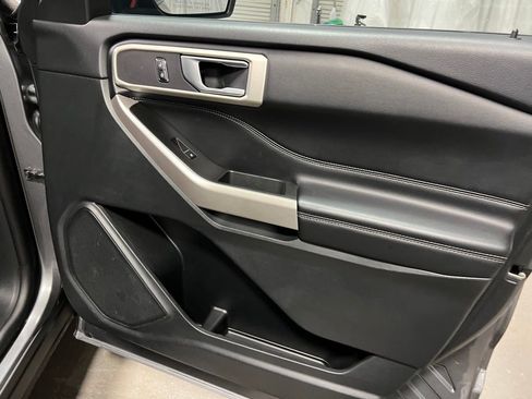 Used 2023 Ford Explorer XLT w/ Equipment Group 202A image 10