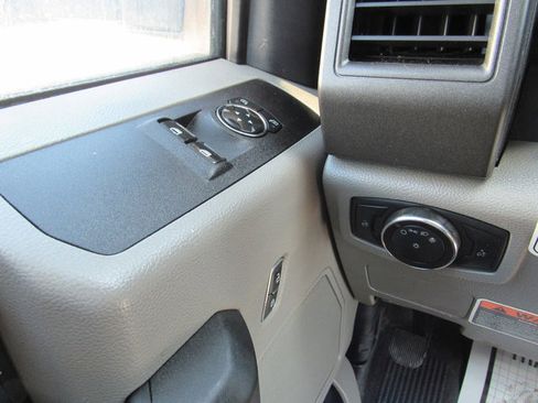 Used 2019 Ford F550 4x4 Regular Cab Super Duty image 41