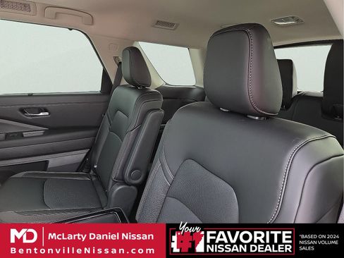 New 2026 Nissan Pathfinder SL w/ SL Premium Package AWD/4WD image 4
