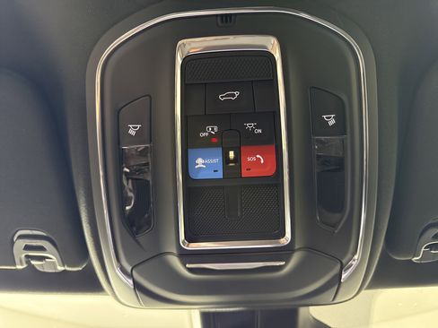 New 2025 Jeep Wagoneer 4WD w/ Convenience Group I image 24