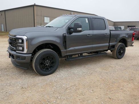 New 2026 Ford F250 Lariat w/ Black Appearance Package image 8