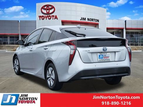 Used 2018 Toyota Prius Two w/ Prius Two Safety Plus Package FWD image 8