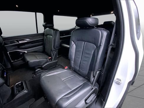 Used 2022 Jeep Wagoneer Series III w/ Premium Group I AWD/4WD image 20