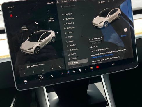 Used 2021 Tesla Model Y Long Range AWD/4WD image 25