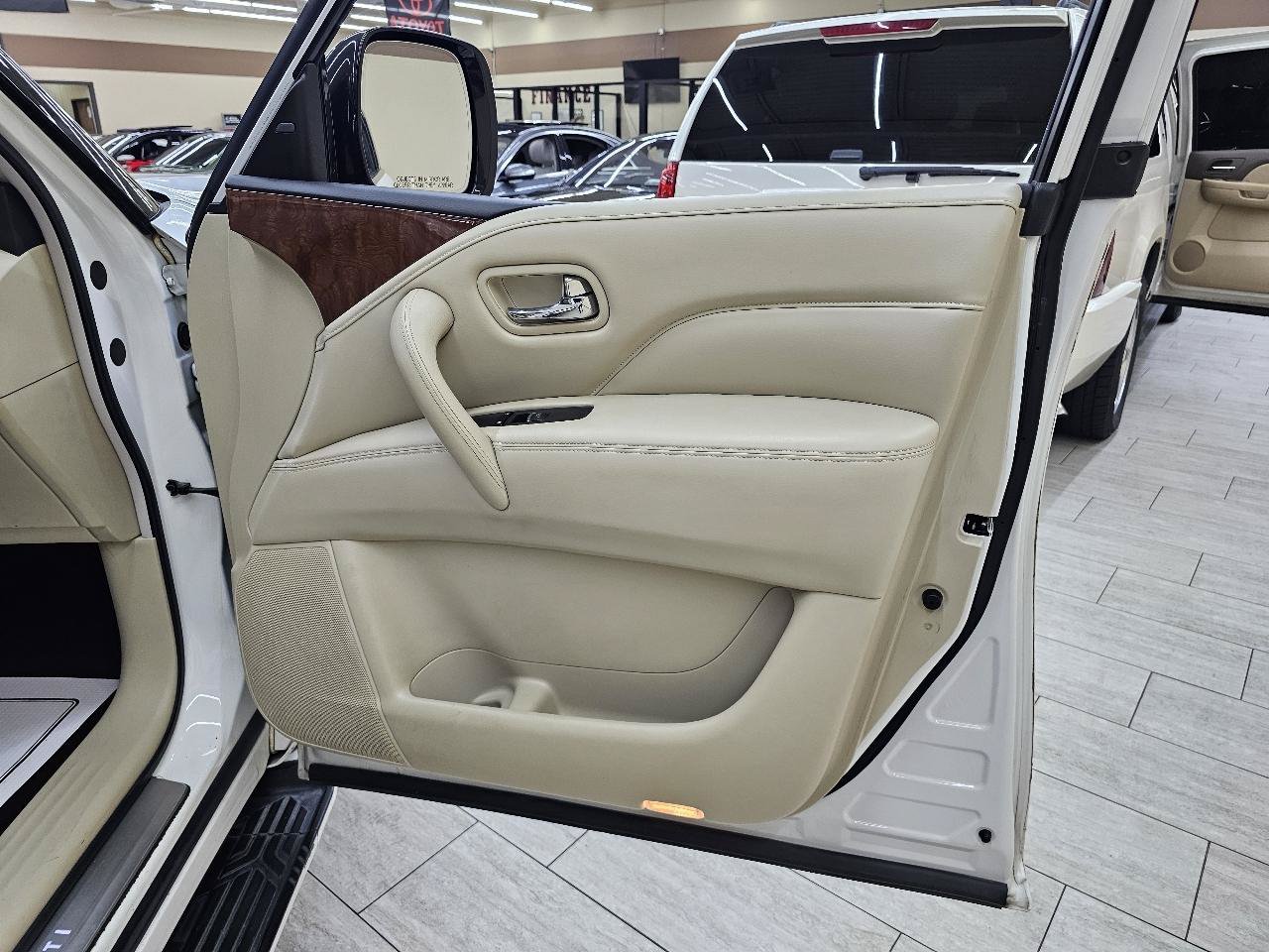 Used 2019 INFINITI QX80 Luxe w/ 22" Wheel Package AWD/4WD image 42