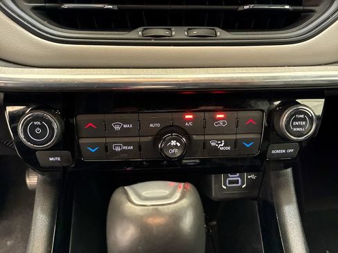 Used 2024 Jeep Compass Limited AWD/4WD image 19