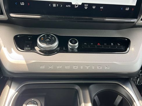 Used 2025 Ford Expedition Active AWD/4WD image 29