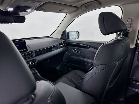 Used 2025 Honda Pilot Touring image 21