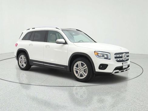 Used 2023 Mercedes-Benz GLB 250 image 3