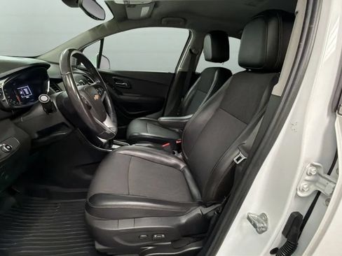 Used 2019 Chevrolet Trax LT w/ LT Convenience Package FWD image 19