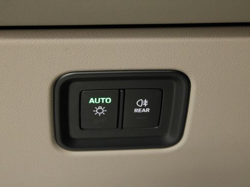 Certified 2025 Porsche Macan 4 Electric AWD/4WD image 35