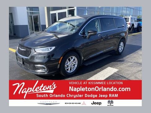 Used 2023 Chrysler Pacifica Touring-L image 1