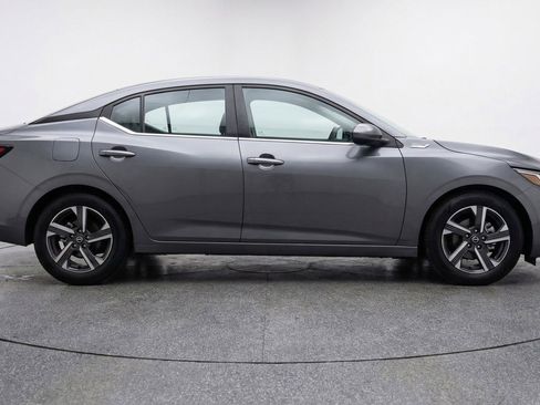 Used 2025 Nissan Sentra SV FWD image 11