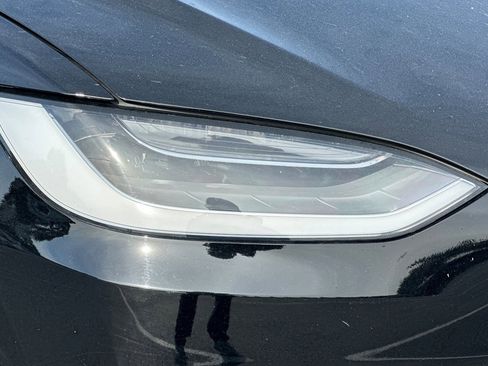 Used 2022 Tesla Model X Plaid image 9