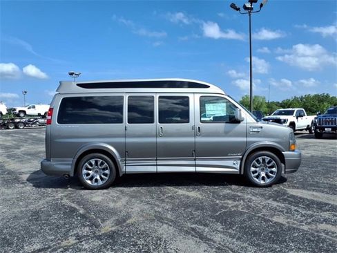 New 2025 GMC Savana 2500 w/ Driver Convenience Package image 2