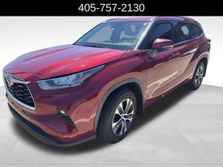 Used 2020 Toyota Highlander XLE FWD video 1