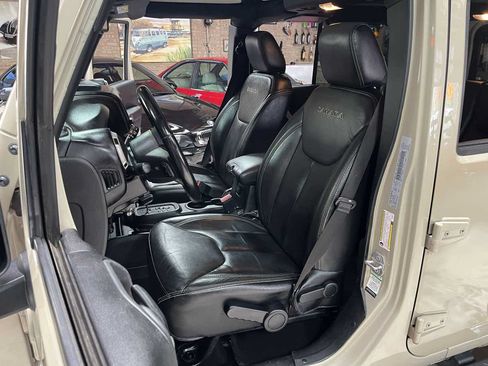 Used 2018 Jeep Wrangler Unlimited Sahara w/ Mopar Chrome Edition Group AWD/4WD image 20