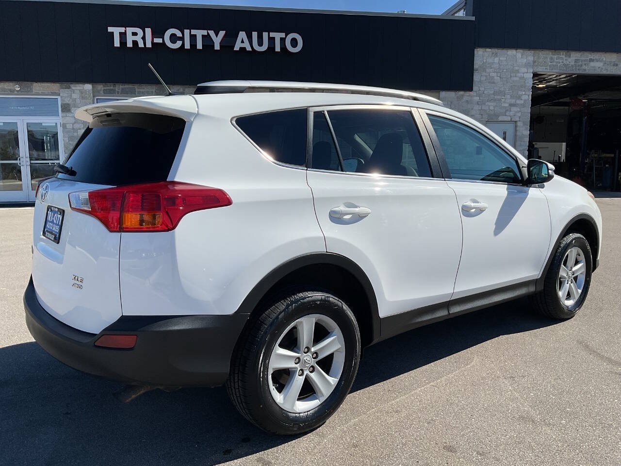 Used 2013 Toyota RAV4 XLE AWD/4WD image 7