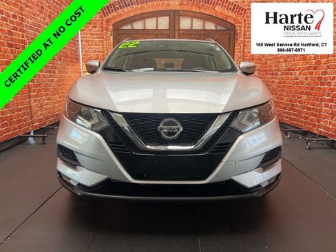 Used 2022 Nissan Rogue Sport SV image 2