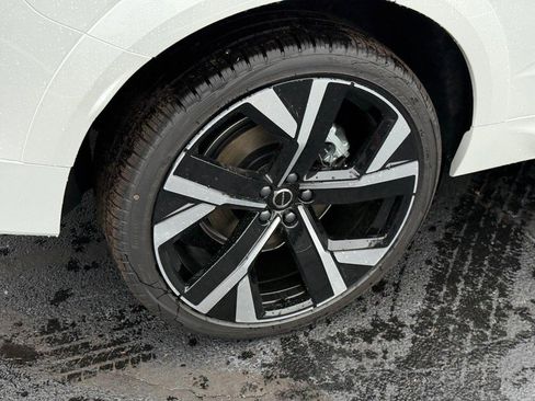 New 2026 Volvo XC60 B5 Ultra w/ Climate Package image 4