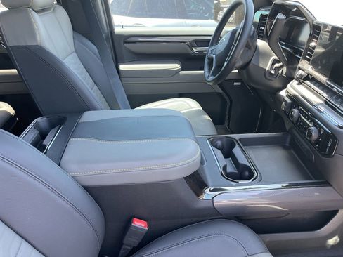 Used 2026 Chevrolet Silverado 2500 ZR2 w/ LPO, Dark Essentials Package AWD/4WD image 7