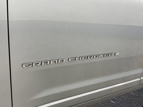 Used 2021 Jeep Grand Cherokee L Overland image 40