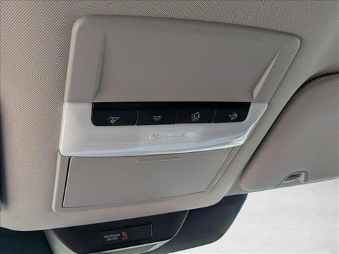 Used 2024 Nissan Pathfinder S image 19