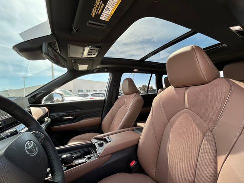 Used 2025 Toyota Grand Highlander MAX Platinum image 12