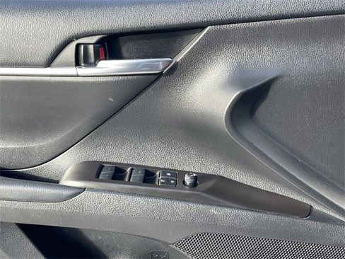Used 2022 Toyota Camry SE image 23