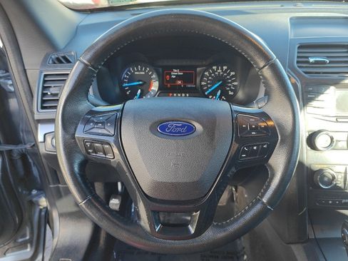 Used 2018 Ford Explorer XLT image 14