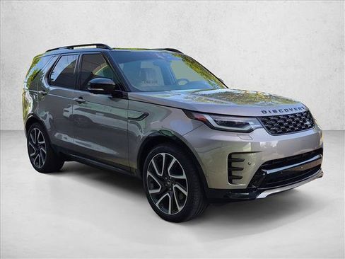 Used 2024 Land Rover Discovery Dynamic SE AWD/4WD image 3