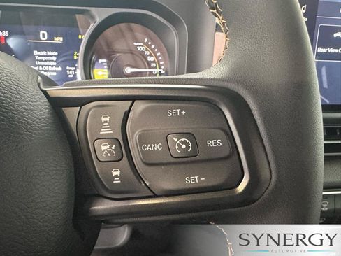 Used 2024 Jeep Wrangler Unlimited AWD/4WD image 14