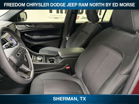 Used 2025 Jeep Grand Cherokee Laredo X AWD/4WD image 7