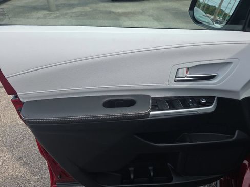 Used 2026 Toyota Sienna XSE FWD image 18