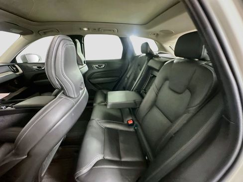 Used 2022 Volvo XC60 B5 Inscription w/ Advanced Package FWD image 29