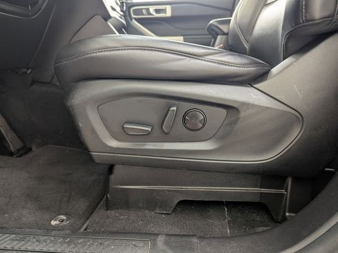 Used 2021 Ford Explorer XLT w/ Equipment Group 202A image 12