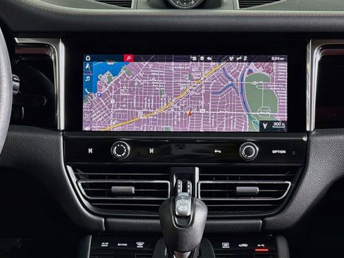 Certified 2025 Porsche Macan AWD/4WD image 15