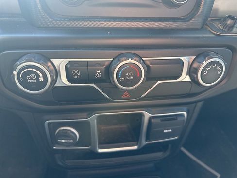 Used 2021 Jeep Gladiator Sport image 10