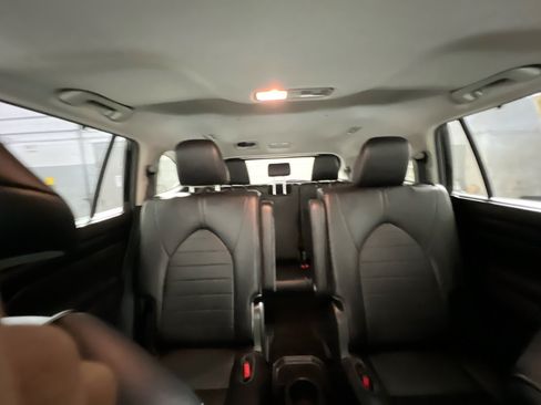 Used 2021 Toyota Highlander XLE FWD image 33
