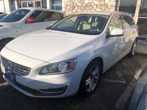 Used 2015 Volvo V60 T5 Premier FWD image 3