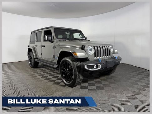 Used 2022 Jeep Wrangler Unlimited Sahara AWD/4WD image 1