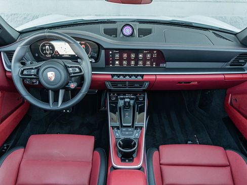 Used 2025 Porsche 911 Carrera GTS image 4