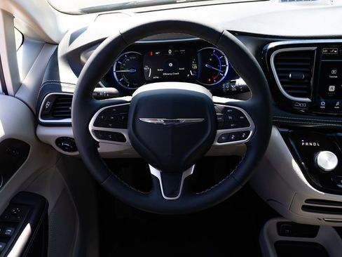Used 2017 Dodge Grand Caravan GT FWD image 11