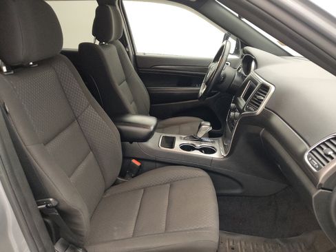 Used 2018 Jeep Grand Cherokee Laredo AWD/4WD image 21
