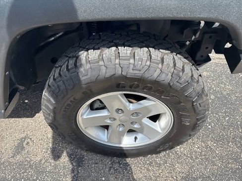 Used 2015 Jeep Wrangler Sport w/ Quick Order Package 24S AWD/4WD image 2